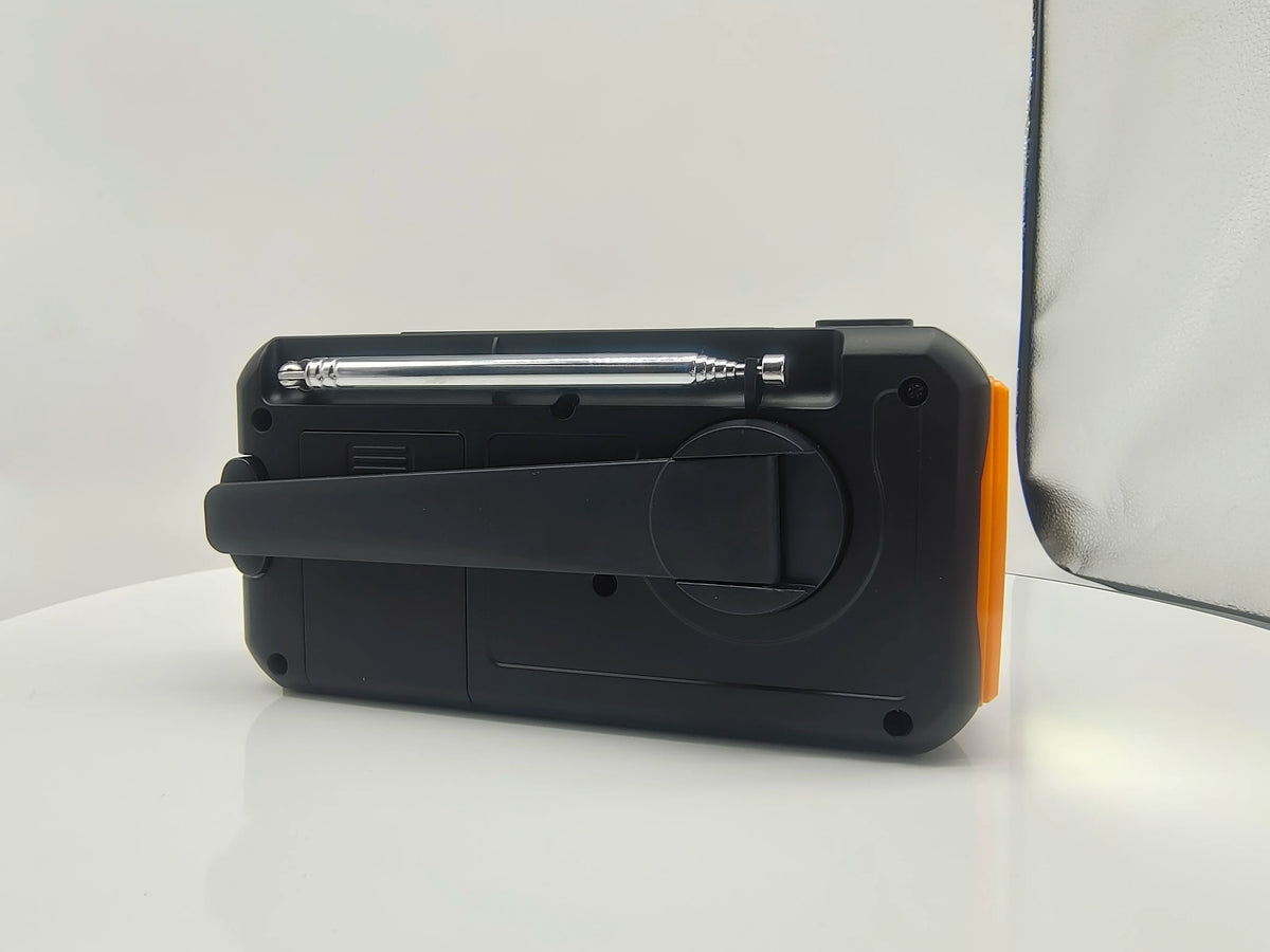 Emergency Hand Crank Radio — view 3
